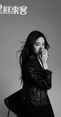 女生歌手徐艺洋黑，红，白三色不同穿搭甜美酷冷时尚写真
