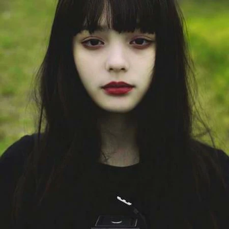 伤感，冷酷，个性唯美真人女生头像，精选21张优质漂亮女生QQ头像图片