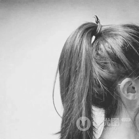 黑白伤感，高冷，酷酷的，好看的等不同风格真人网图女生qq头像黑白图片
