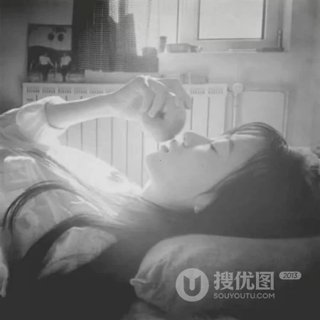黑白伤感，高冷，酷酷的，好看的等不同风格真人网图女生qq头像黑白图片