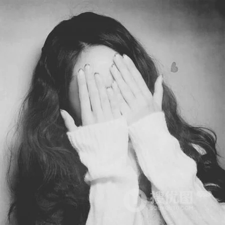黑白伤感，高冷，酷酷的，好看的等不同风格真人网图女生qq头像黑白图片