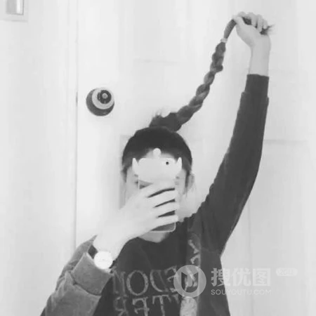 黑白伤感，高冷，酷酷的，好看的等不同风格真人网图女生qq头像黑白图片