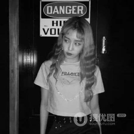 黑白伤感，高冷，酷酷的，好看的等不同风格真人网图女生qq头像黑白图片