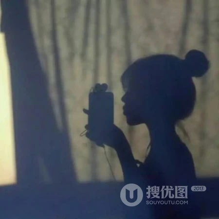 黑白伤感，高冷，酷酷的，好看的等不同风格真人网图女生qq头像黑白图片