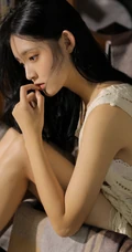 高颜值浅粉纯美长腿少女镂空毛衣短裤吸睛室内写真图片