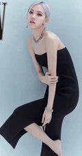 BLAKPINK朴彩英摩登时尚写真大片，黑色肩带衣短裙又酷又美
