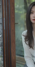 沈梦辰长发披肩温柔美丽室内氛围写真图片