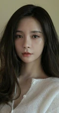 沈梦辰长发披肩温柔美丽室内氛围写真图片