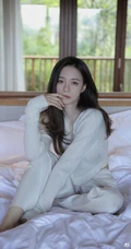 沈梦辰长发披肩温柔美丽室内氛围写真图片