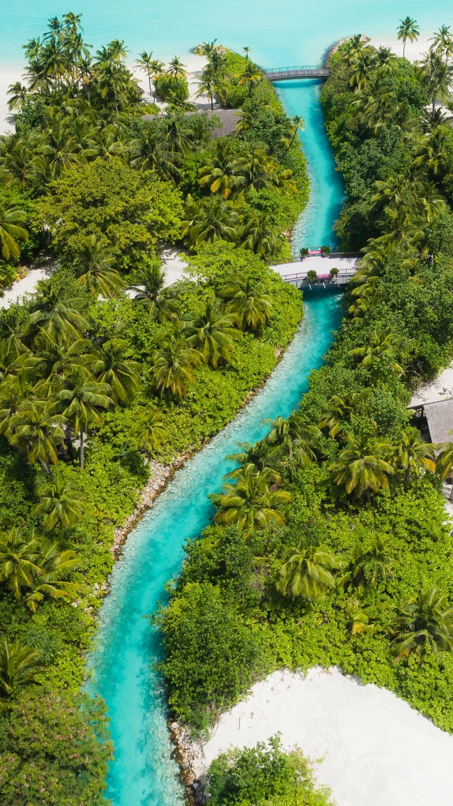高空航拍海边旅游胜地造型奇特的别墅群超清手机壁纸