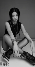 大长腿女生喻言多套不同风格穿搭杂志写真，诠释90后都市女孩的完美时尚