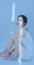 肤白貌美，一举一动像跳舞的肩带裙线条感少女高清气质撩写真图片