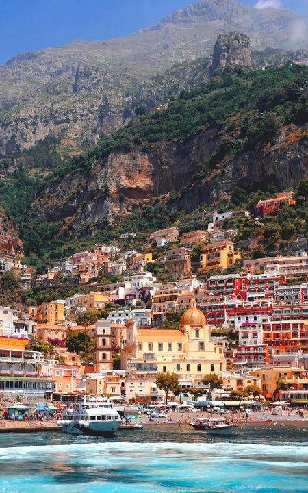 高山下的一个小镇风景手机壁纸