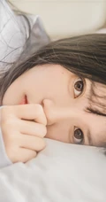 清新清新气质女生桜桃喵线条感玉足男友衬衫肉袜装的气质室内写真魅力图集