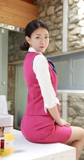 优雅灵动高挑女生Laura苏雨彤气质空乘制服装短裙袜装系列剧情版写真集