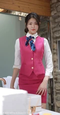 优雅灵动高挑女生Laura苏雨彤气质空乘制服装短裙袜装系列剧情版写真集
