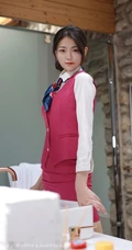 优雅灵动高挑女生Laura苏雨彤气质空乘制服装短裙袜装系列剧情版写真集