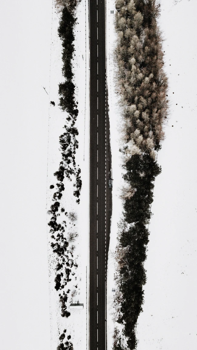 高清航拍各类穿梭于林中的公路等风景4K手机壁纸