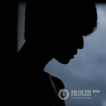 不露脸真实帅气男生小哥哥侧脸暗色系QQ头像图片