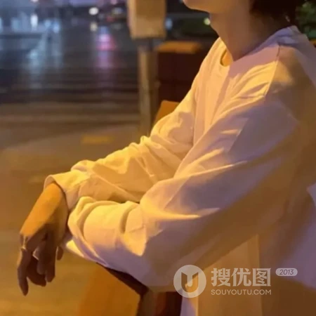 不露脸真实帅气男生小哥哥侧脸暗色系QQ头像图片