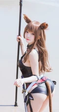 手拿三叉戟的精选线条感线条cos萌妹桜桃喵海边沙滩玩耍戏水写真图集
