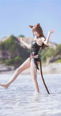 手拿三叉戟的精选线条感线条cos萌妹桜桃喵海边沙滩玩耍戏水写真图集