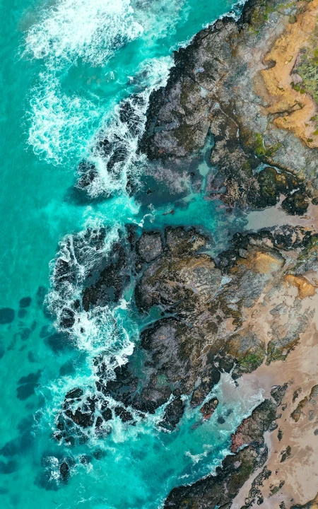 另一种角度看海景，高空俯视视角海上风景手机壁纸