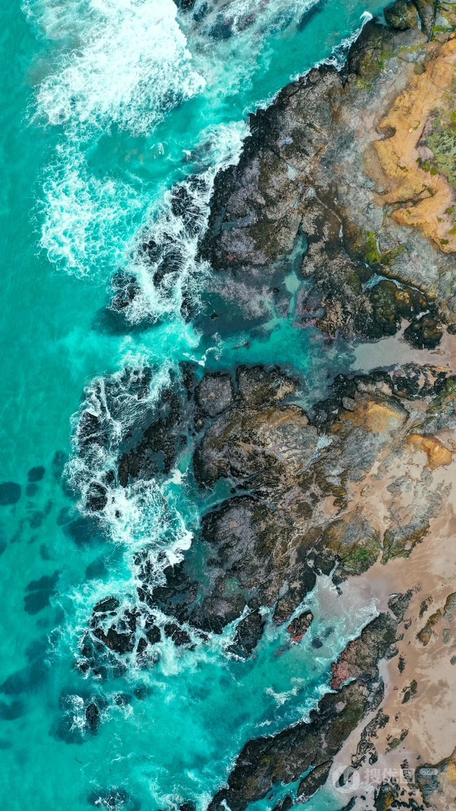另一种角度看海景，高空俯视视角海上风景手机壁纸