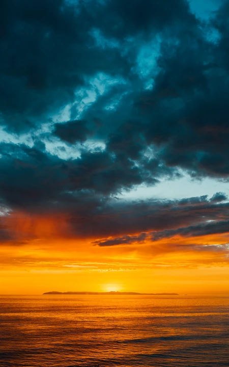 海面天空两极风景的奇幻手机壁纸