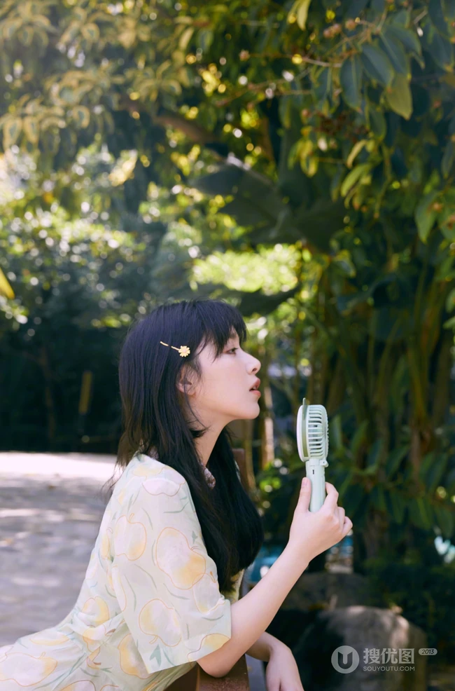 阚清子绿意盎然，甜美动人清新苹果连衣裙LOMO色秋日淡雅写真集