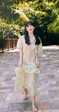 阚清子绿意盎然，甜美动人清新苹果连衣裙LOMO色秋日淡雅写真集