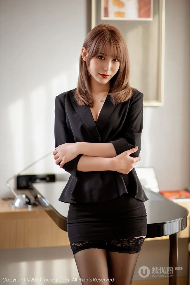 齐刘海长发气质女生周慕汐fairy黑衣短裙职场制服深袜袜气质室内图片