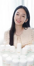 酒窝女演员周也清新甜美白衣写真