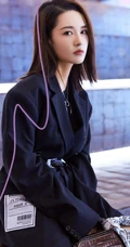 李沁时尚百变秋装穿着登FireBible杂志写真美照