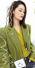 李沁时尚百变秋装穿着登FireBible杂志写真美照