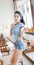 气质妩媚新疆女生Angela小热巴紧身衣牛仔热裤室内写真图集（48p）