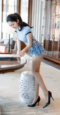 气质妩媚新疆女生Angela小热巴紧身衣牛仔热裤室内写真图集（48p）
