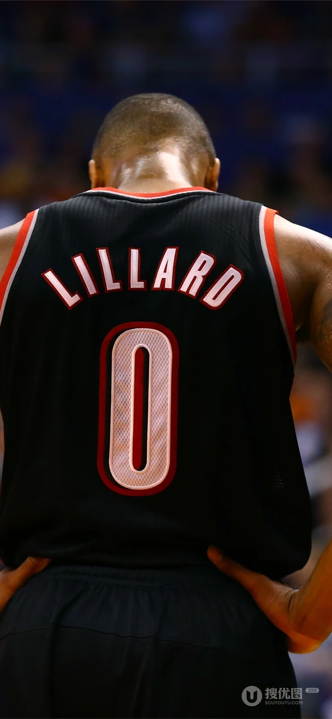 NBA赛车穿黑色0号球衣的运动员