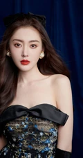 张天爱气质动人黑色轻纱印花礼裙裙写真，宛如精灵般美丽可爱又动人