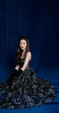 张天爱气质动人黑色轻纱印花礼裙裙写真，宛如精灵般美丽可爱又动人