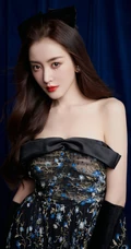 张天爱气质动人黑色轻纱印花礼裙裙写真，宛如精灵般美丽可爱又动人