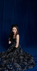 张天爱气质动人黑色轻纱印花礼裙裙写真，宛如精灵般美丽可爱又动人