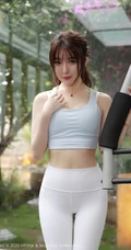 健身房里的气质亮眼魔鬼身材女生薛琪琪sandy紧身运动衣白裤吸睛写真集
