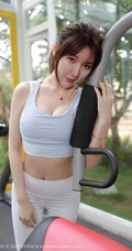 健身房里的气质亮眼魔鬼身材女生薛琪琪sandy紧身运动衣白裤吸睛写真集