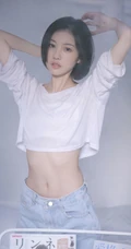清爽齐肩短发漂亮女生短款装牛仔短裤穿搭显骨感纤细蛮腰写真图片