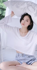 清爽齐肩短发漂亮女生短款装牛仔短裤穿搭显骨感纤细蛮腰写真图片