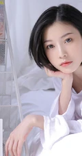 清爽齐肩短发漂亮女生短款装牛仔短裤穿搭显骨感纤细蛮腰写真图片