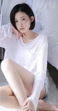 清爽齐肩短发漂亮女生短款装牛仔短裤穿搭显骨感纤细蛮腰写真图片