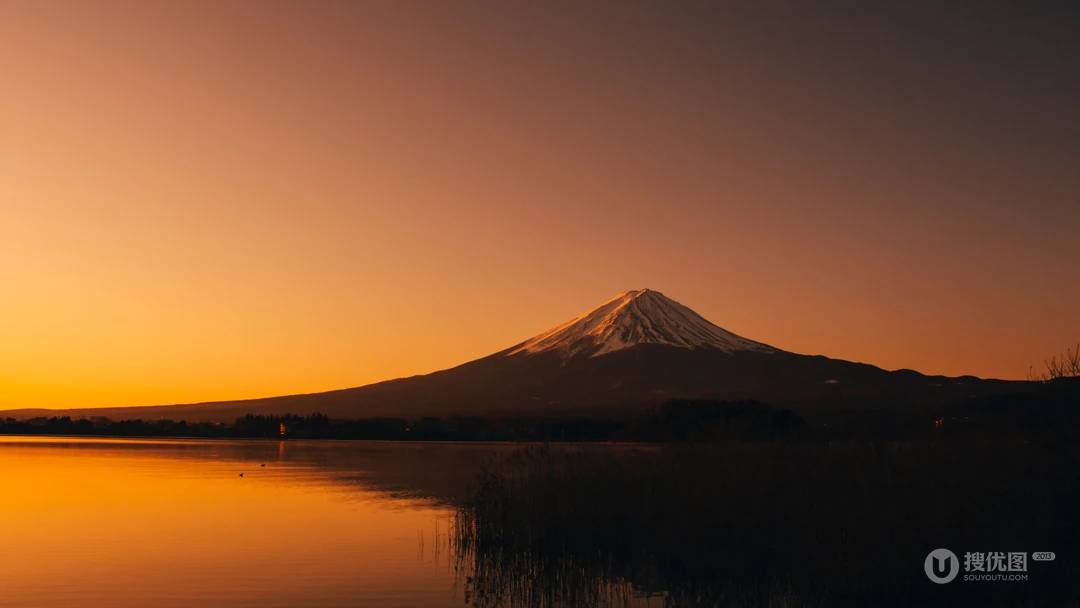 黄黄的画面下的富士山一样美