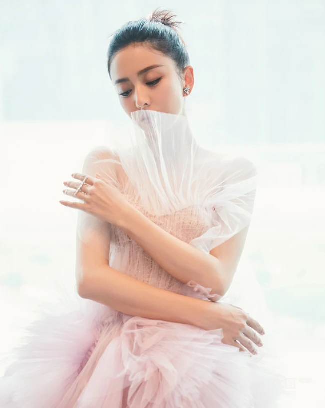 佟丽娅粉色纱裙美服柔美高贵气质写真图片